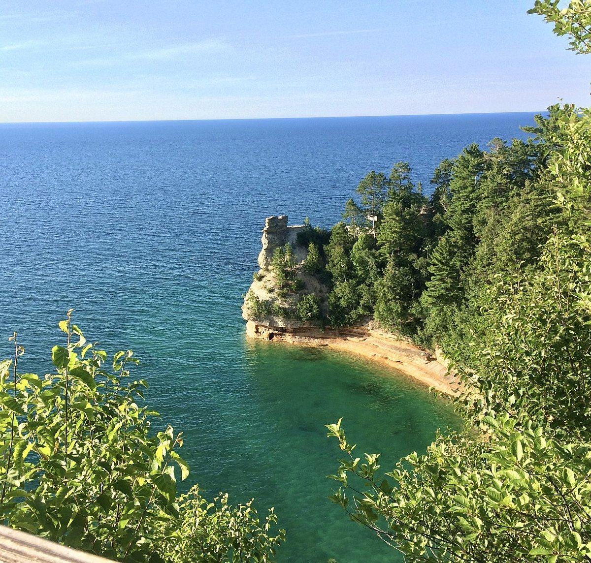 pictured-rocks-national-lakeshore-munising-mi.jpg