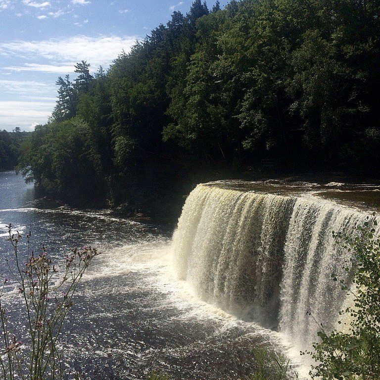 Paradise michigan Tahquamenon falls