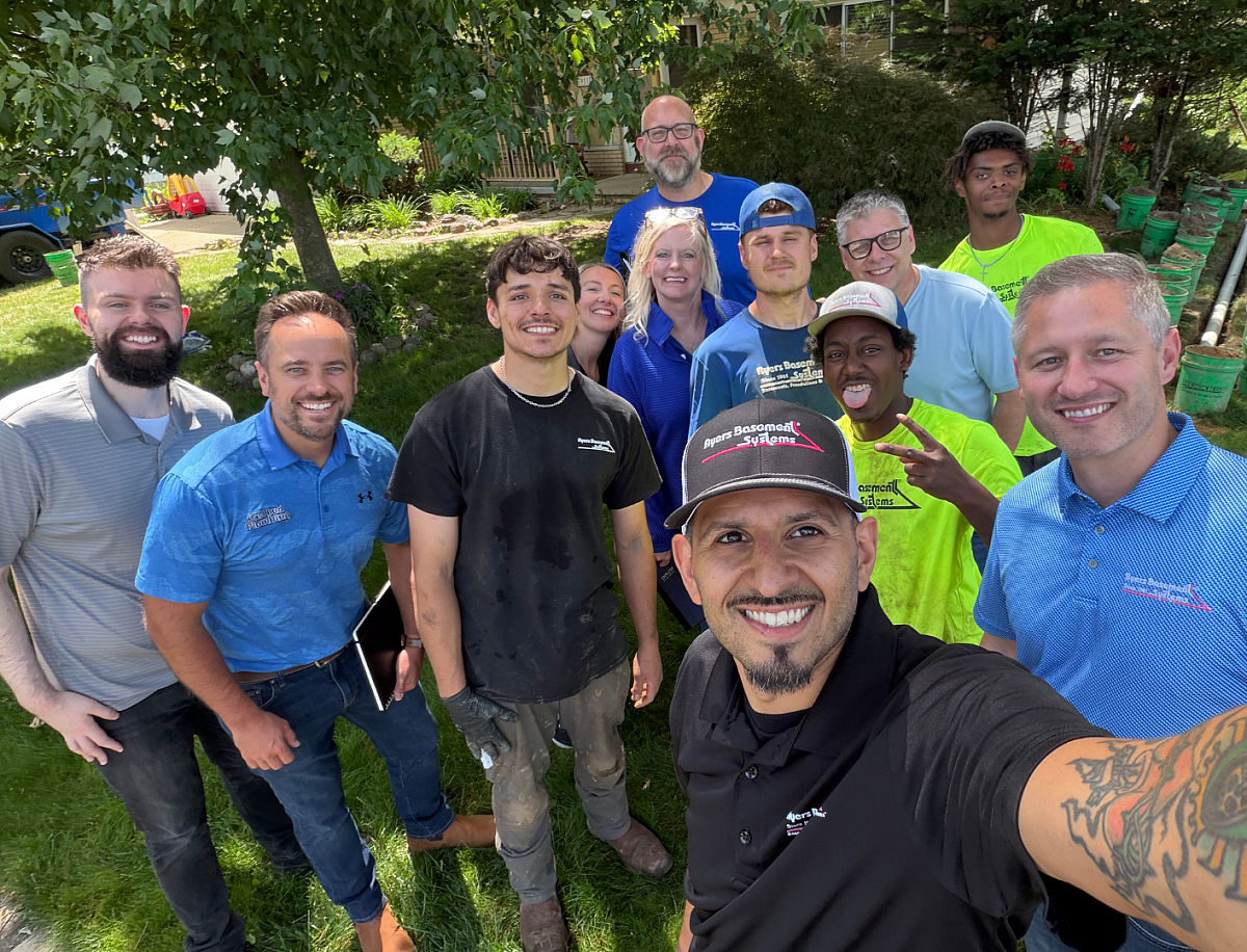 ayers-crew-at-job-site