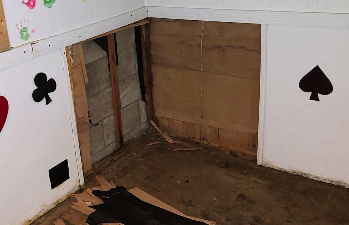 1056 Carley Ln Before