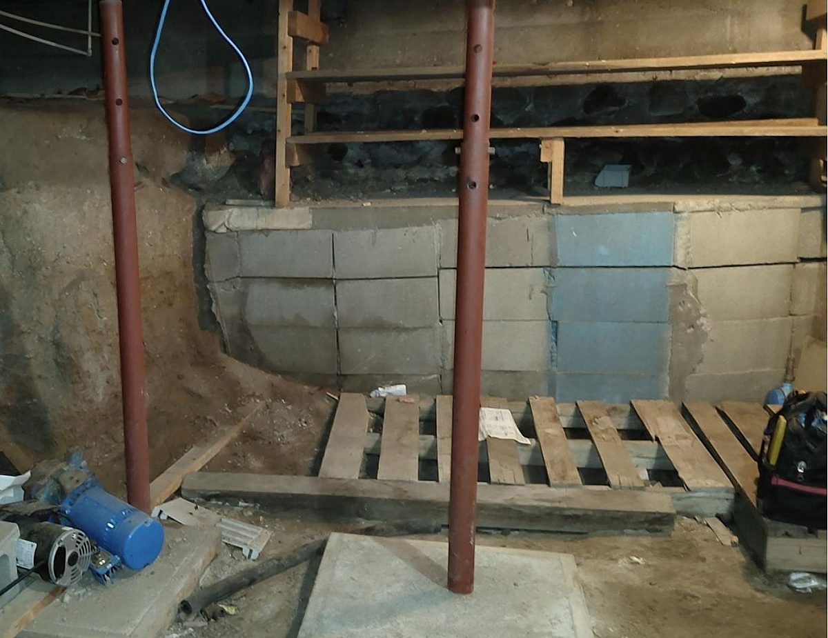 3739 E Michigan Ave Before