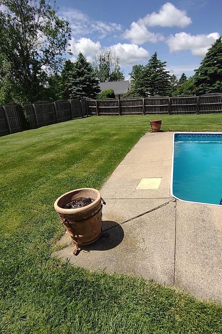 1309 W Hurd Rd Before