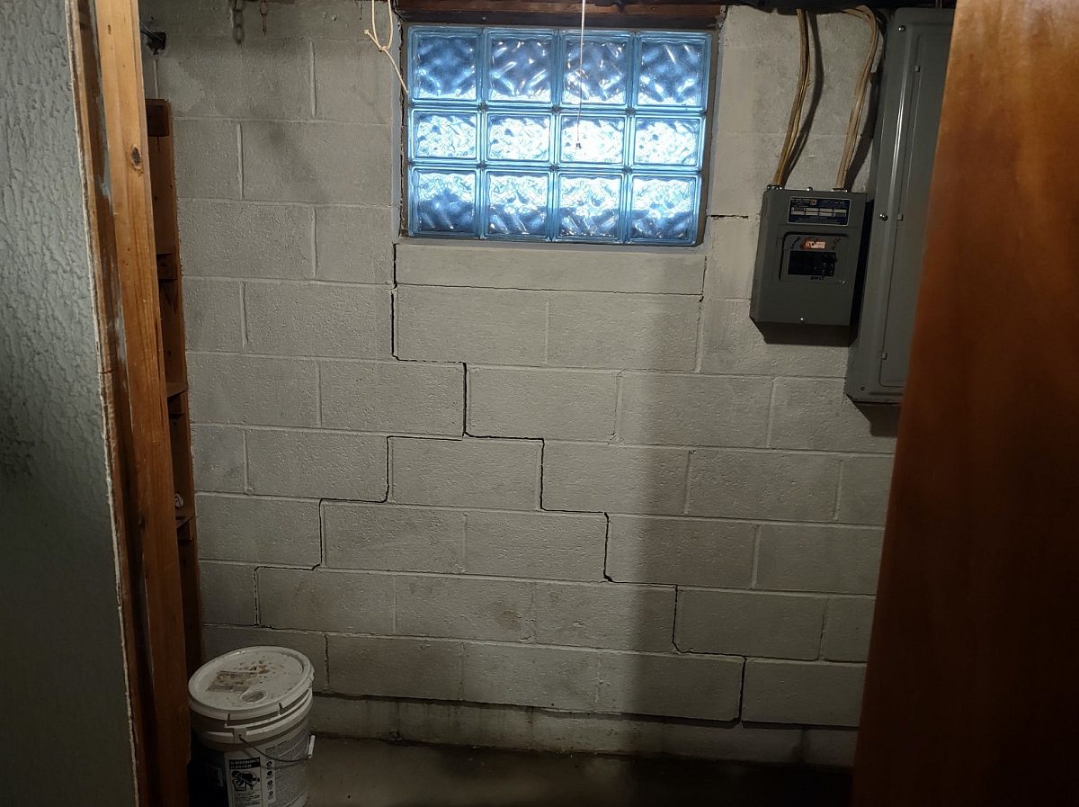 47840 Jefferson Ave Before