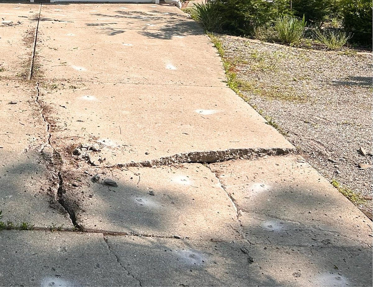 2020 Dexter Ave Before